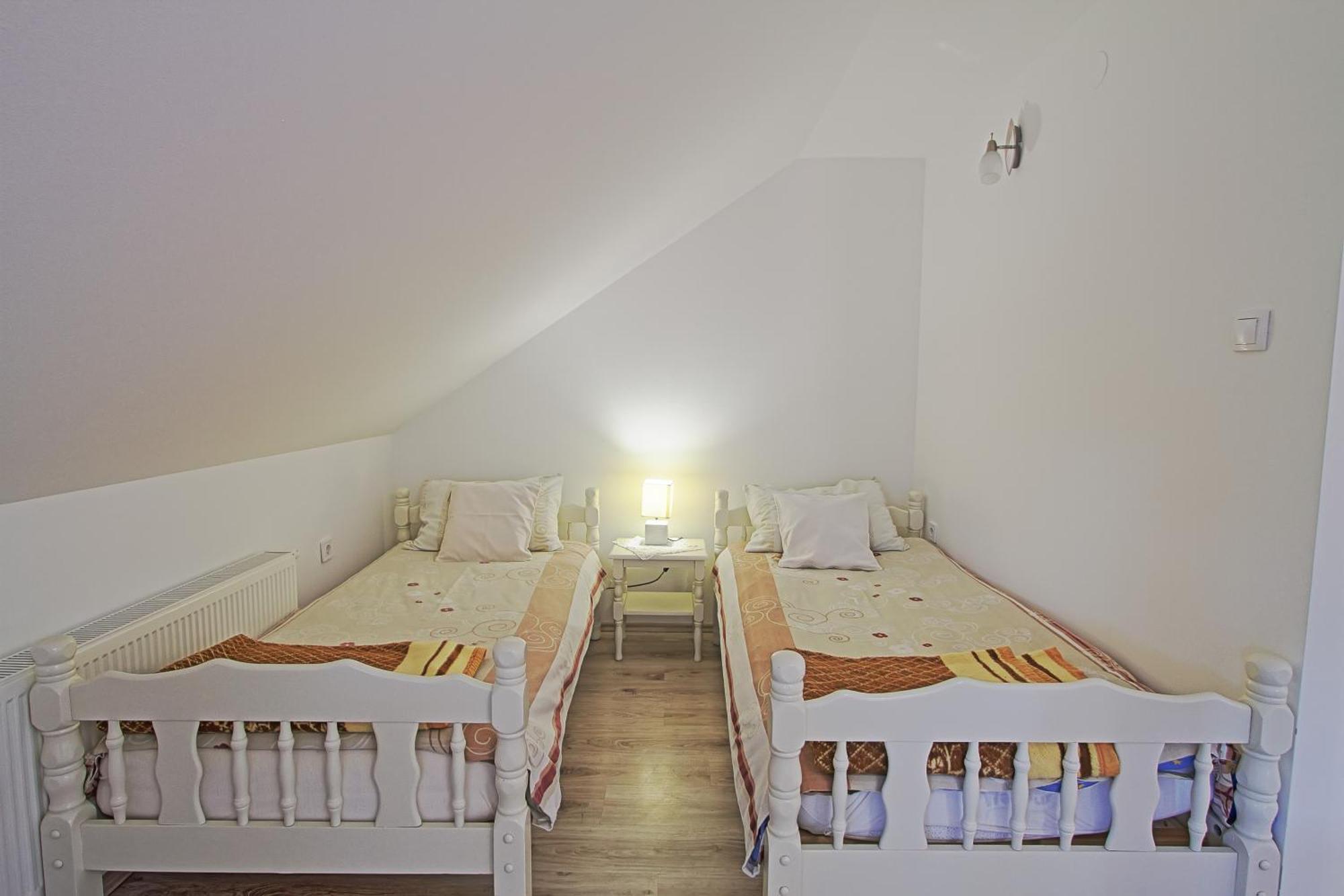 Guesthouse Viktorija Flat Otočac Exteriör bild