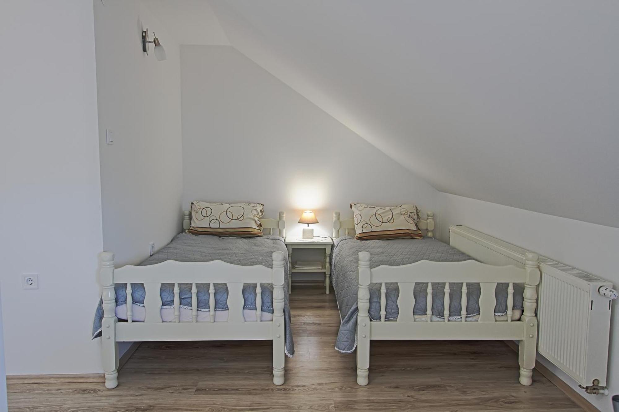 Guesthouse Viktorija Flat Otočac Exteriör bild