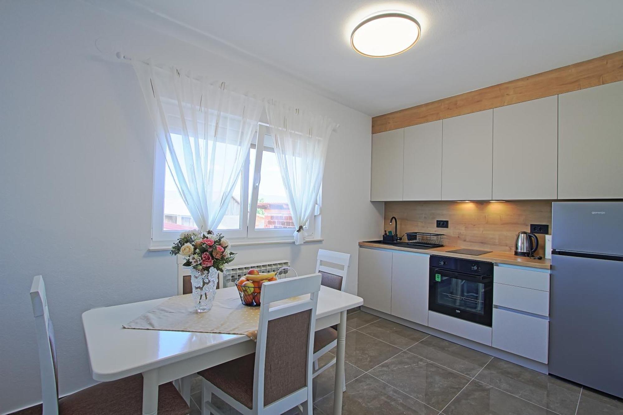 Guesthouse Viktorija Flat Otočac Exteriör bild
